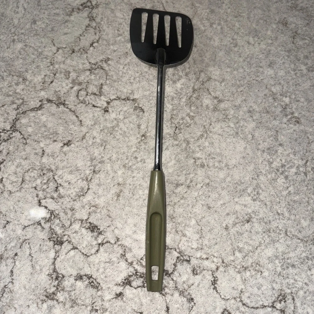 VTG Ekco USA Slotted Angled Spatula Chromium Plated Long 14 In Avocado Green